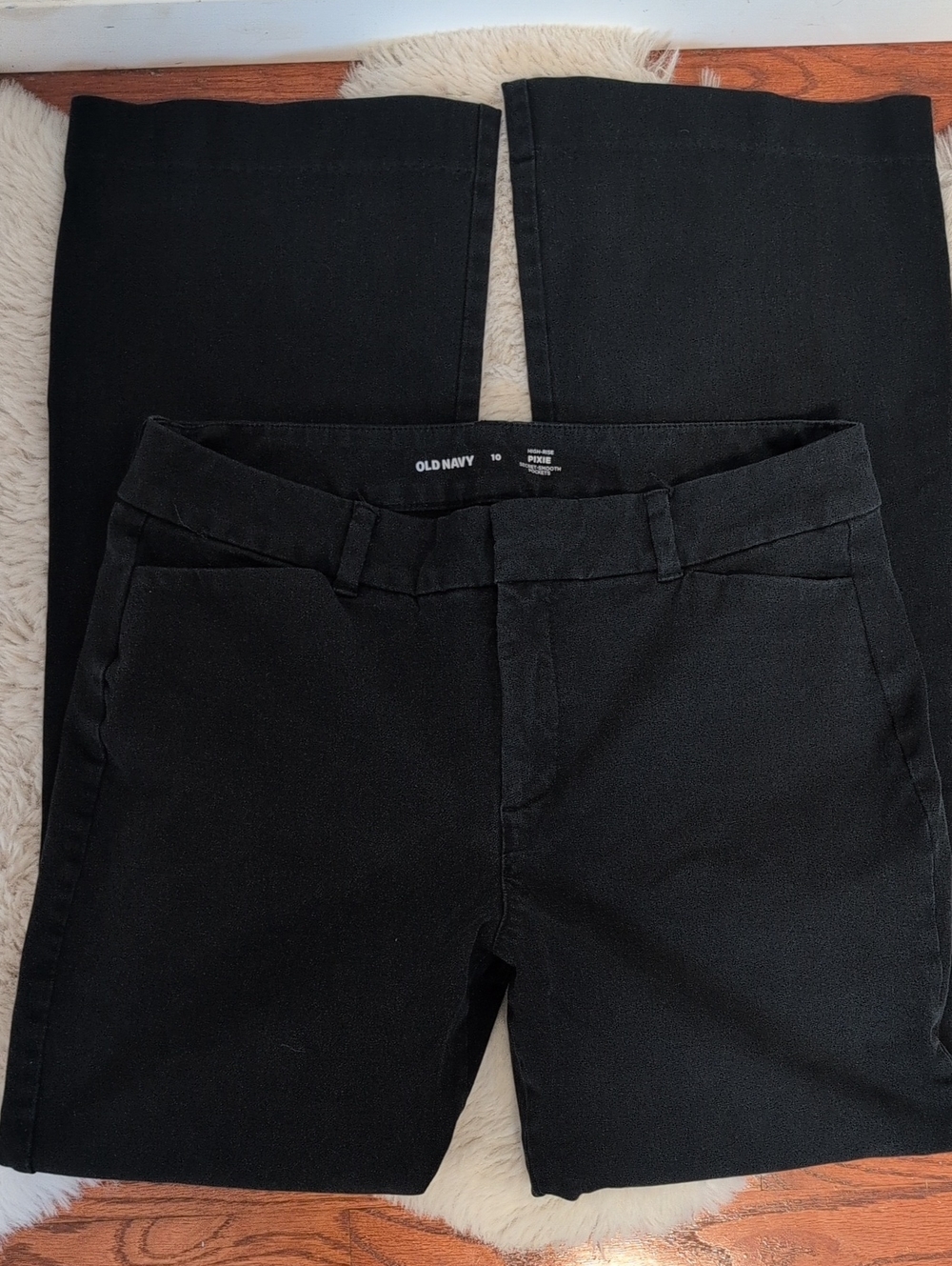 Old Navy Black High Rise Pixie Flare